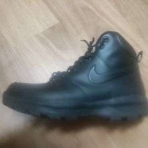 Nike Manoa Boots size 9 mens